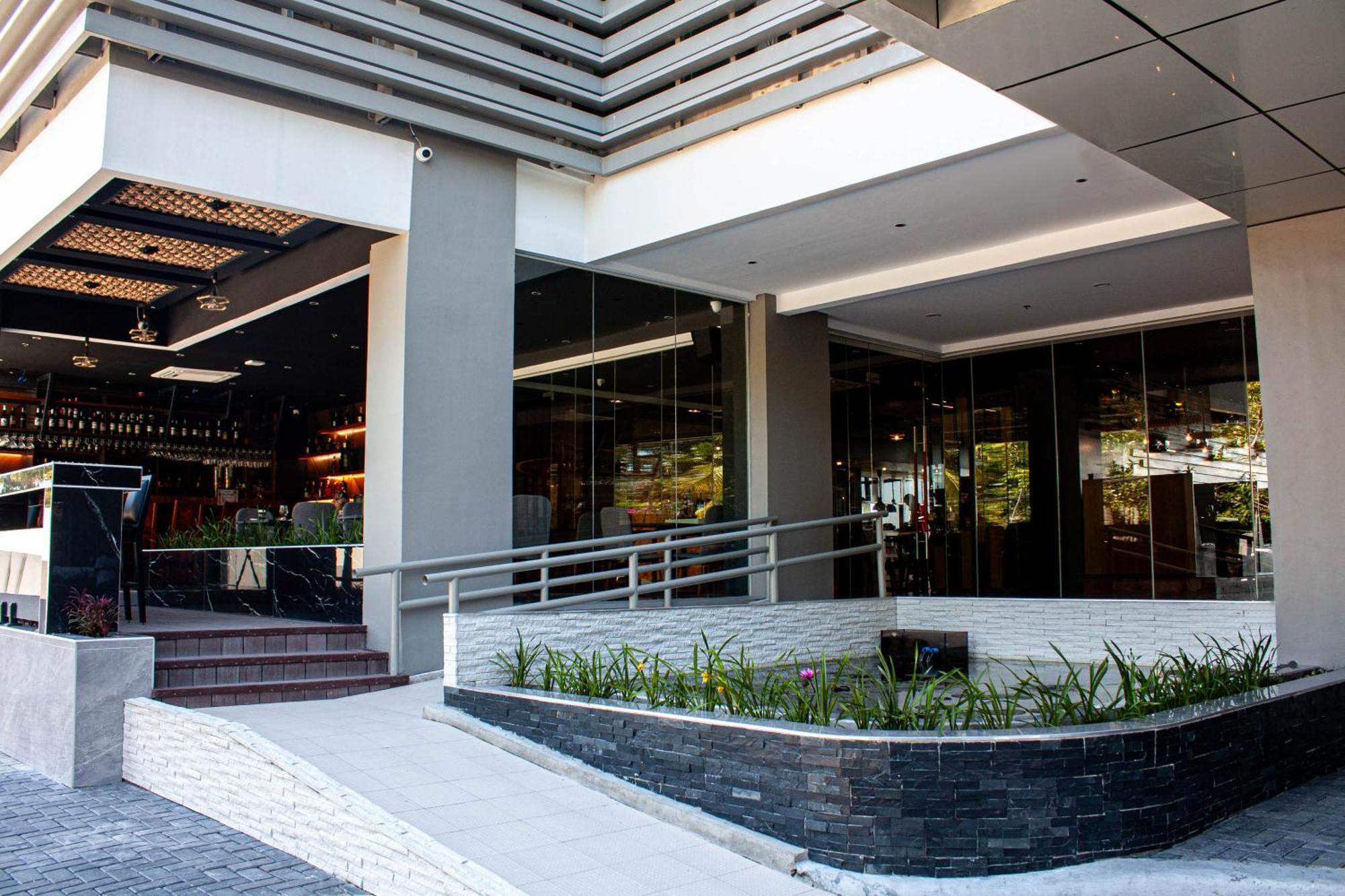Hayat Sky Towers Cebu Exterior foto