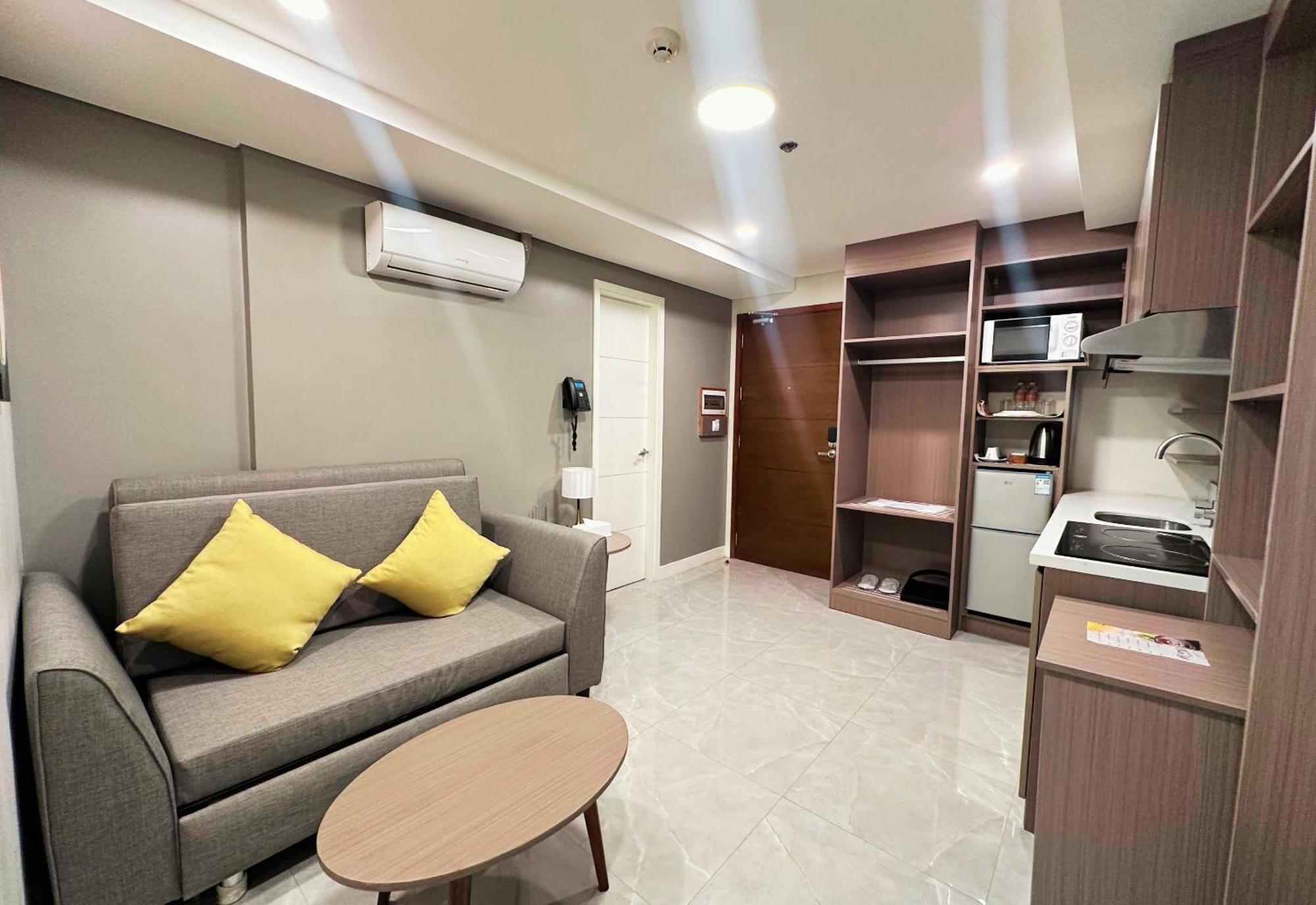 Hayat Sky Towers Cebu Exterior foto