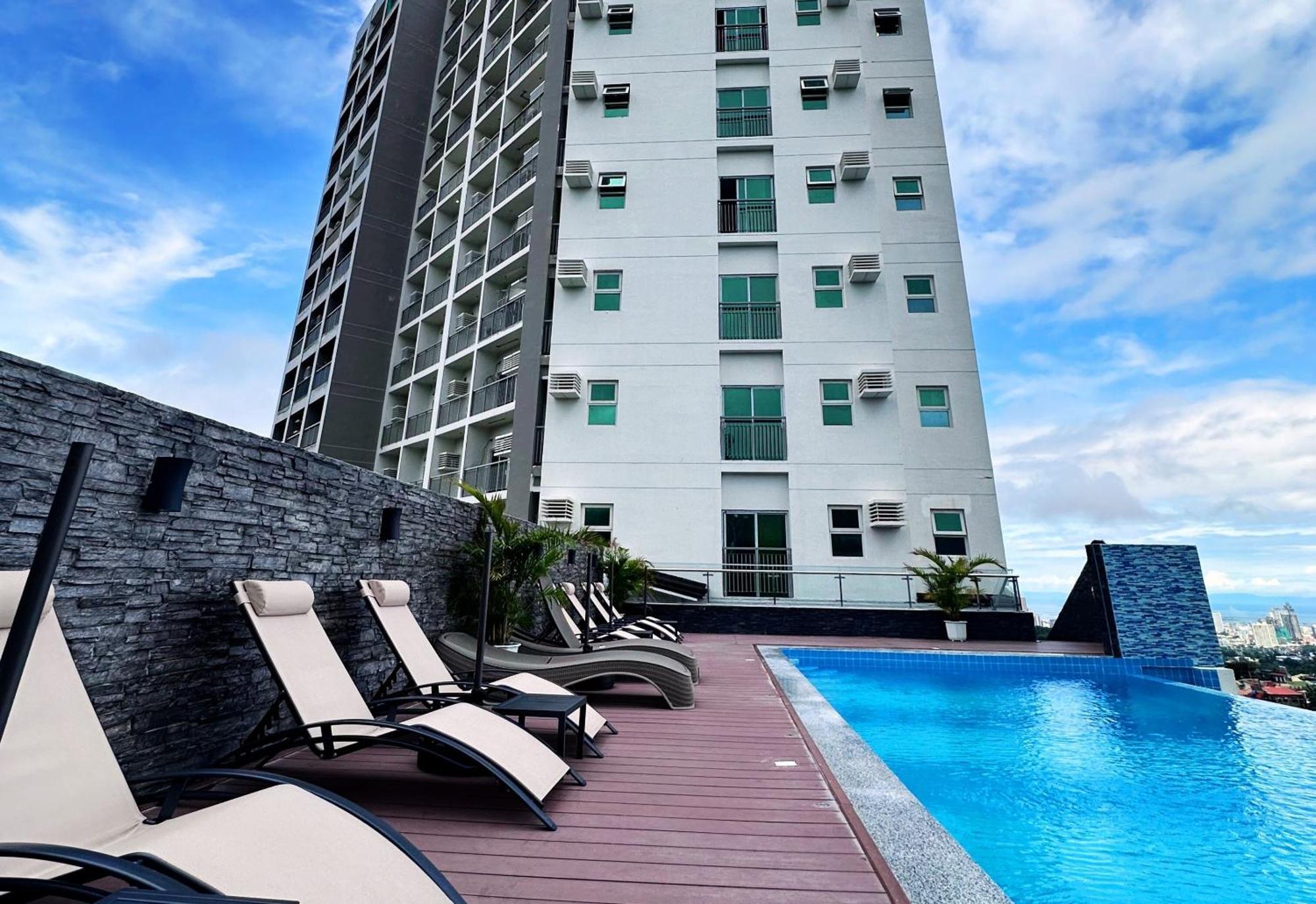 Hayat Sky Towers Cebu Exterior foto