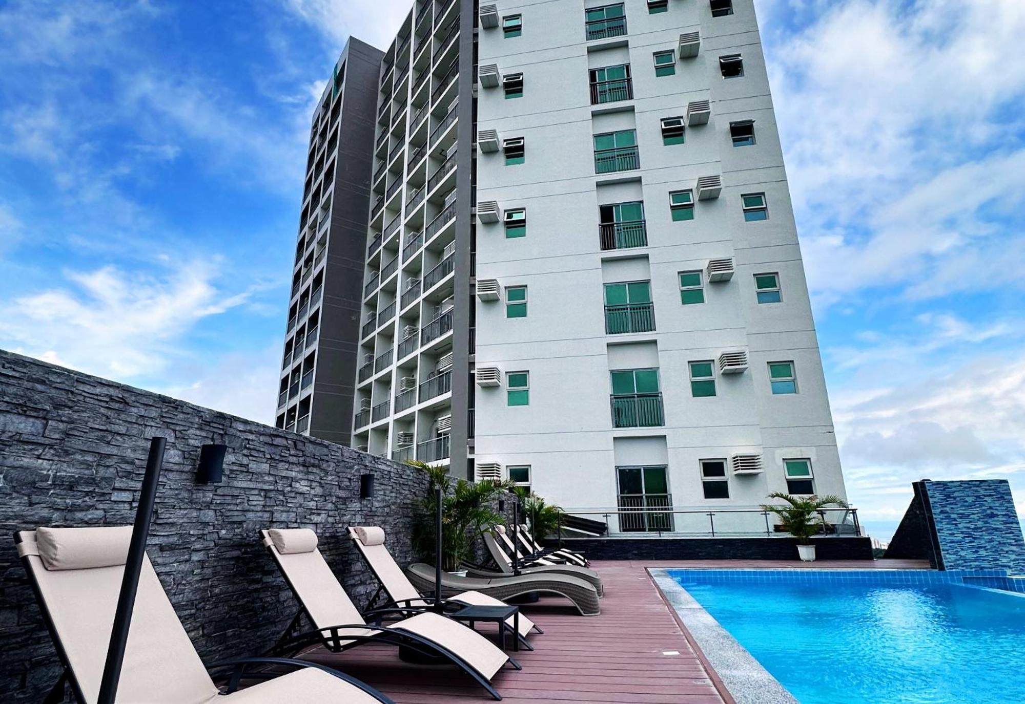 Hayat Sky Towers Cebu Exterior foto